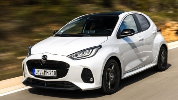 Технически извлечен от Yaris, този красавец беше революционизиран през 2024 г. Той е дълъг 3940 мм и се задвижва от пълно хибридно задвижване, способно да доставя 116 к.с. Емисиите от 87 г/км CO2 са отлични. Разходът на Mazda2 е 3,8 литра на 100 км , а стартовата цена от 43 890 лева.